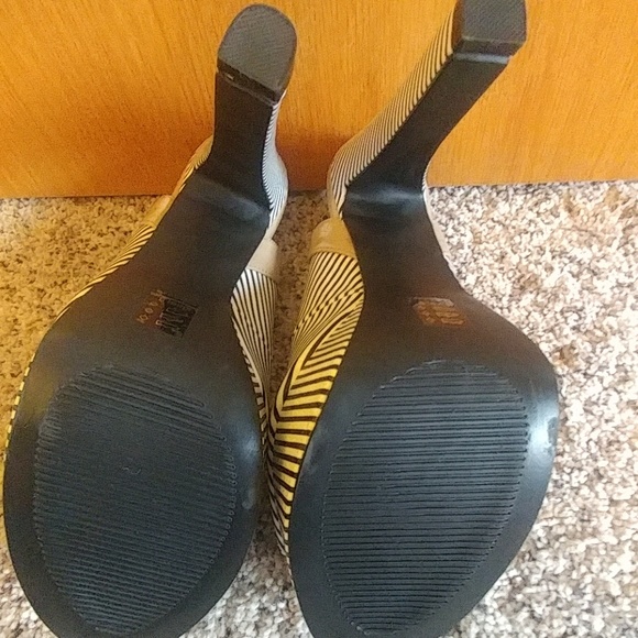 Black and white striped platforms - Picture 5 of 8